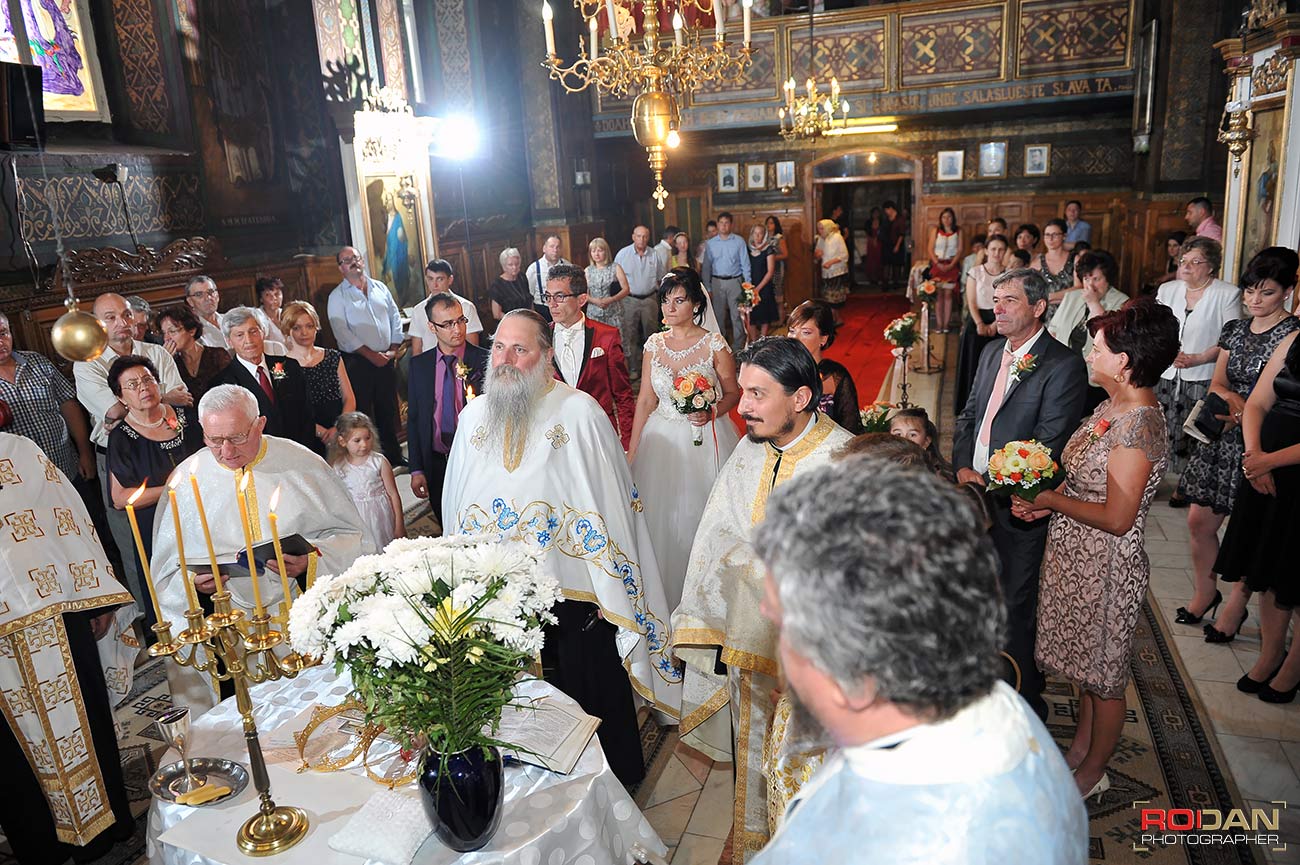 Oficiere religioasa nunta la Biserica Sf Ioan Piatra Neamt